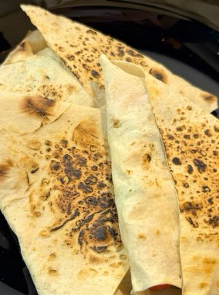 Лаваш з сиром та зеленню