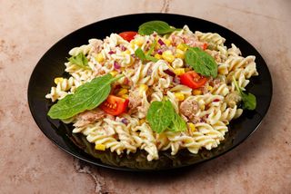 Tuna salata sa pastom