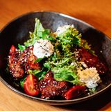 ქათმის ღვიძლის სალათი კარამელიზებული ვაშლით/Chicken liver salad with caramelized apples