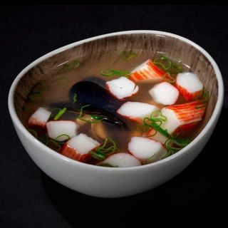 Zuppa con misto di pesce