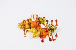 44. Hana salmon flower roll