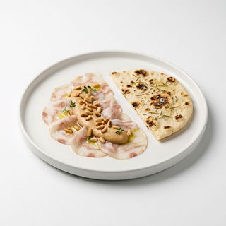 Peu De Porc Amb Praliné De Pinyons