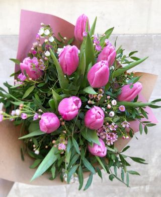 Ramo de tulipanes (color según stock)