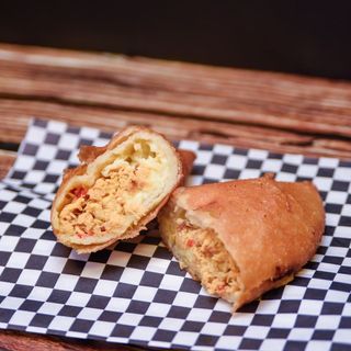 Empanada De Pollo Y Queso Latino