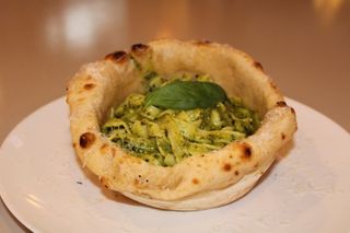 Cesta con Tagliatelle al Pesto