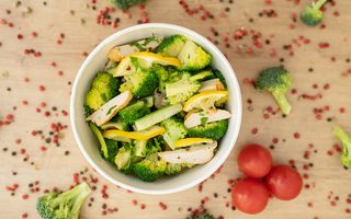 ბროკოლის სალათი ქათმით 250გრ