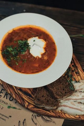 Борщ український з салом