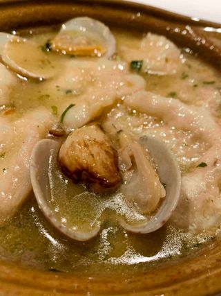Cocotxas De Bacalao Con Almejas De Carril
