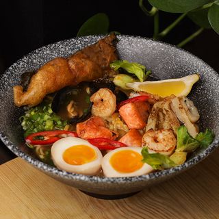 Рамен Шою з морепродуктами (620г)