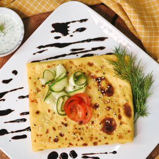 Crepe with scrambled eggs,spinach and mushrooms