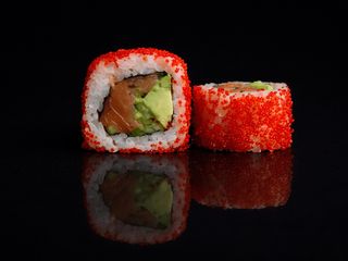 Kalifornia w tobiko z łososiem (8 szt.) (310g)