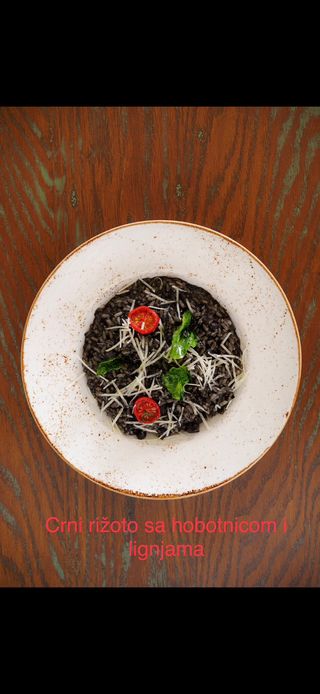 Crni risotto sa hobotnicom i gamborima 350 gr