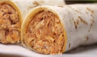Burrito Con Pollo Mechado