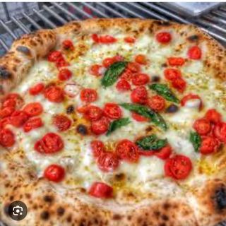 Pizza a filetto di pomodoro 