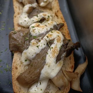 Tosta De Setas Gratinadas