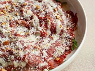 Carpaccio de vițel cu sos de trufe