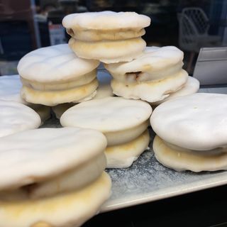 ALFAJOR ARTESANAL TIPO SANTAFESINO RELLENO DE DULCE DE LECHE