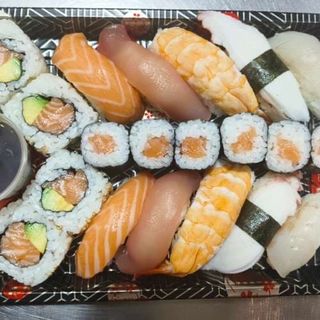 Barca solo sushi per una persona 15 pezzi