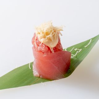 335. Gunkan flower spicy tonno