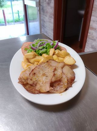 Lomo Con Ensalada y Papas Frita