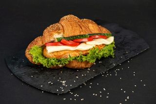 Sandwich cu steak de pui