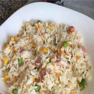 Arroz frito "Tres delicias"