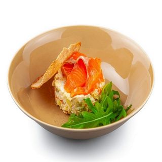 Салат Оливье с лососем