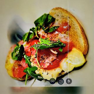 Bruschetta de Cherry com Mozzarela