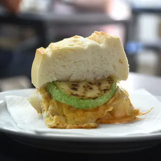 Bocadillos Calabacín Y Queso Fresco