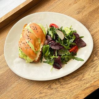 Яйце пашот з лососем 