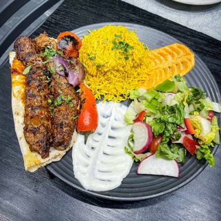 Plat Kabab Épicé + Frites + Salade