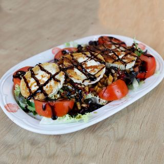 Ensalada De Rulo De Cabra Con Vinagreta Dulce