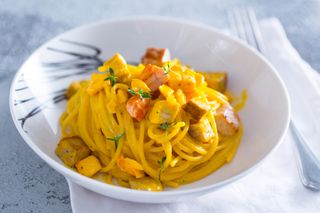 Spaghetti alla carbonara classica o di mare