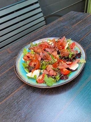 Салат з прошуто (220г)