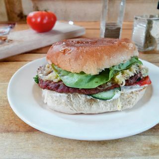 Cheeseburger + Mali pomfrit + Coca-Cola 0.5l