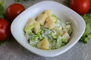 Куриный салат с ананасом