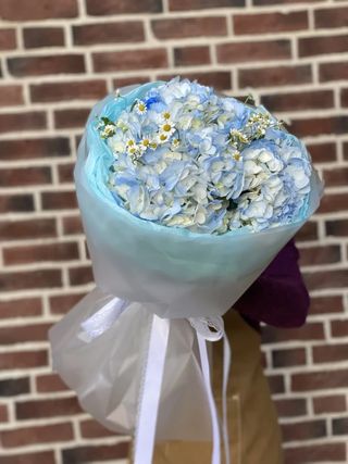 Buchet din hortensia albastră
