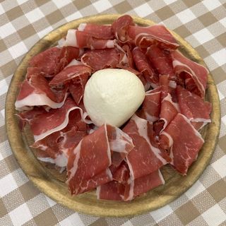 Mozzarella di bufala e prosciutto crudo di Parma stagionato