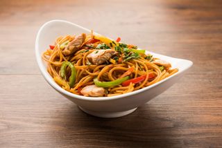 Spaghetti di soia con pollo