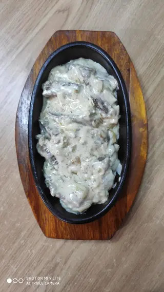 Телячі щічки в вершковому соусі (400г)