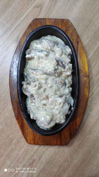 Телячі щічки в вершковому соусі (400г)