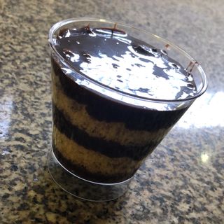 Mini Bolo de pote  de cenoura com brigadeiro 