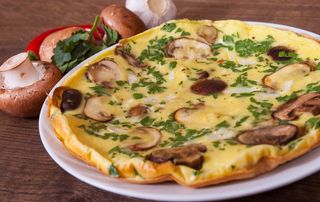 Omelette Au Fines Herbes Avec Champignons & Batbout