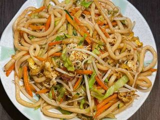 Spaghetti udon con verdure