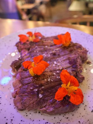 Dry Aged Rib Eye+ Šparoge+ Krompir s maslacem+ Tres leches+ Cheesecake