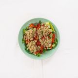 Салата с киноа и печена чушка (400г)