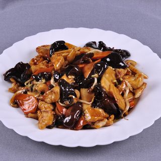 51. Пилешко, бамбук, гъби, моркови, кълнове (500г)