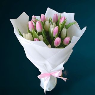Buchet 17 Lalele Roz si Albe
