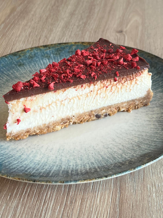 Cheesecake clasic cu crema de ciocolata si zmeura