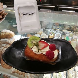 Babà con crema